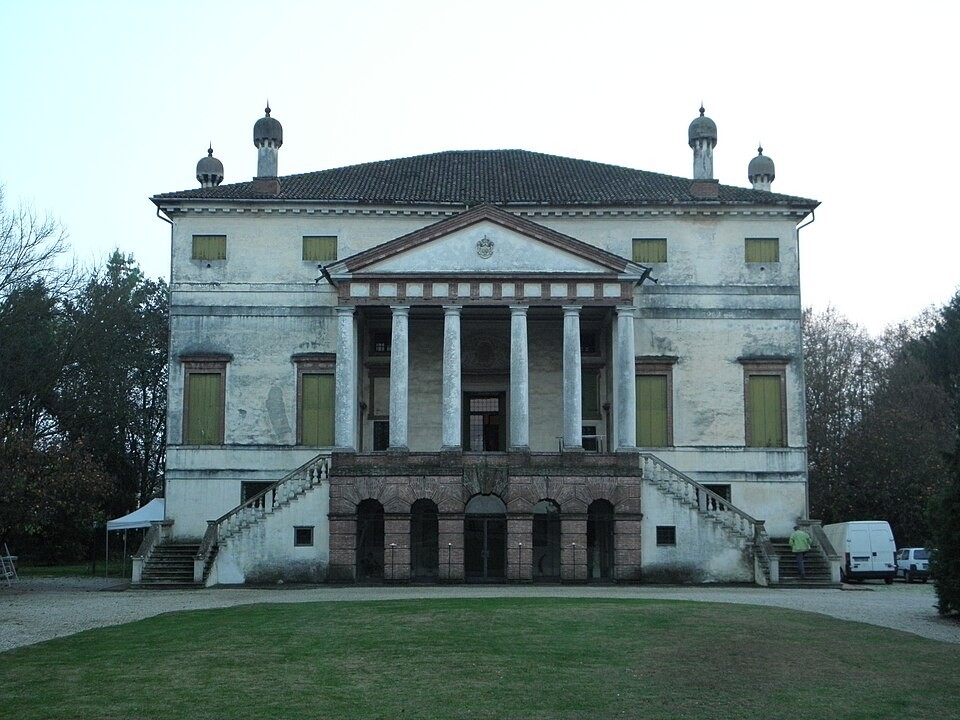 Facciata di Villa Grimani Molin Avezzù a Fratta Polesine