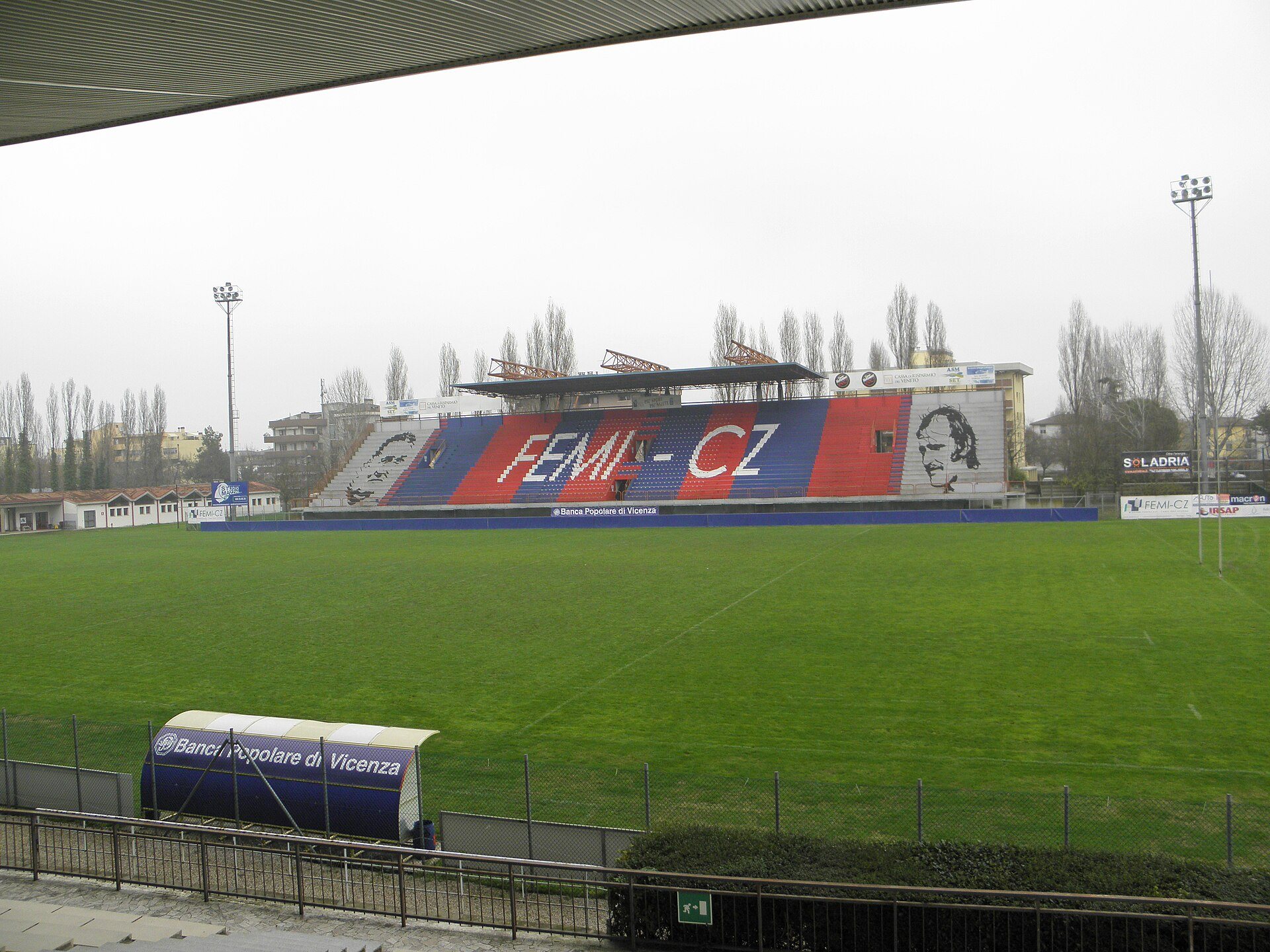 Il campo e la tribuna Quaglio dello stadio Mario Battaglini di Rovigo