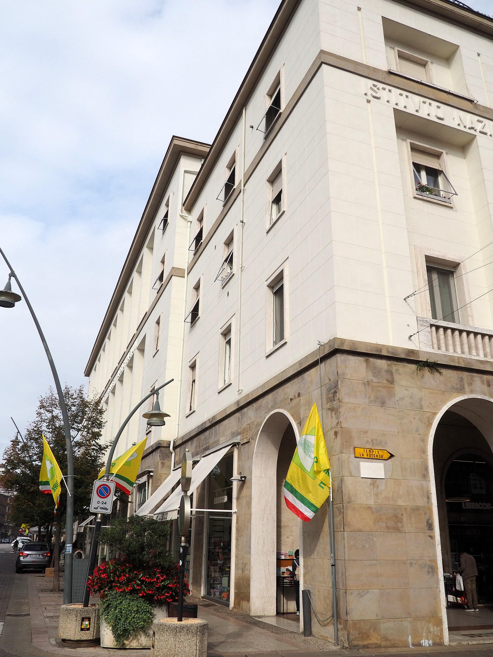 Palazzo INA, angolo corso del Popolo e via Laurenti (Rovigo)